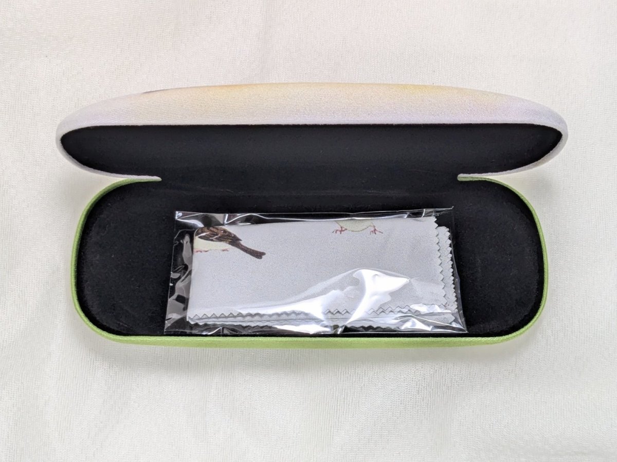 クロスはケースに入れてお届けです