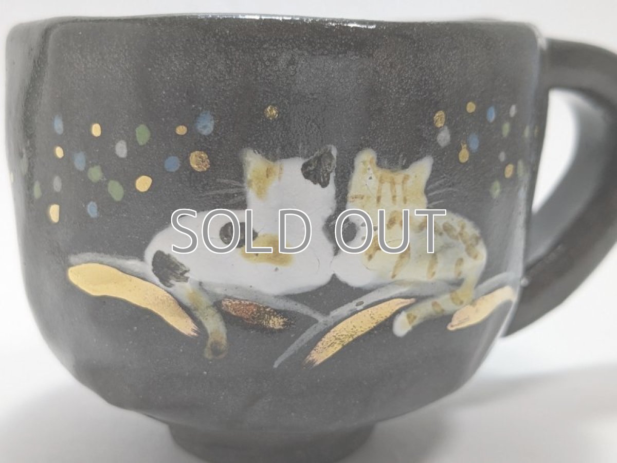 画像2: 金彩黒器「しっぽとしっぽ。」 (2)